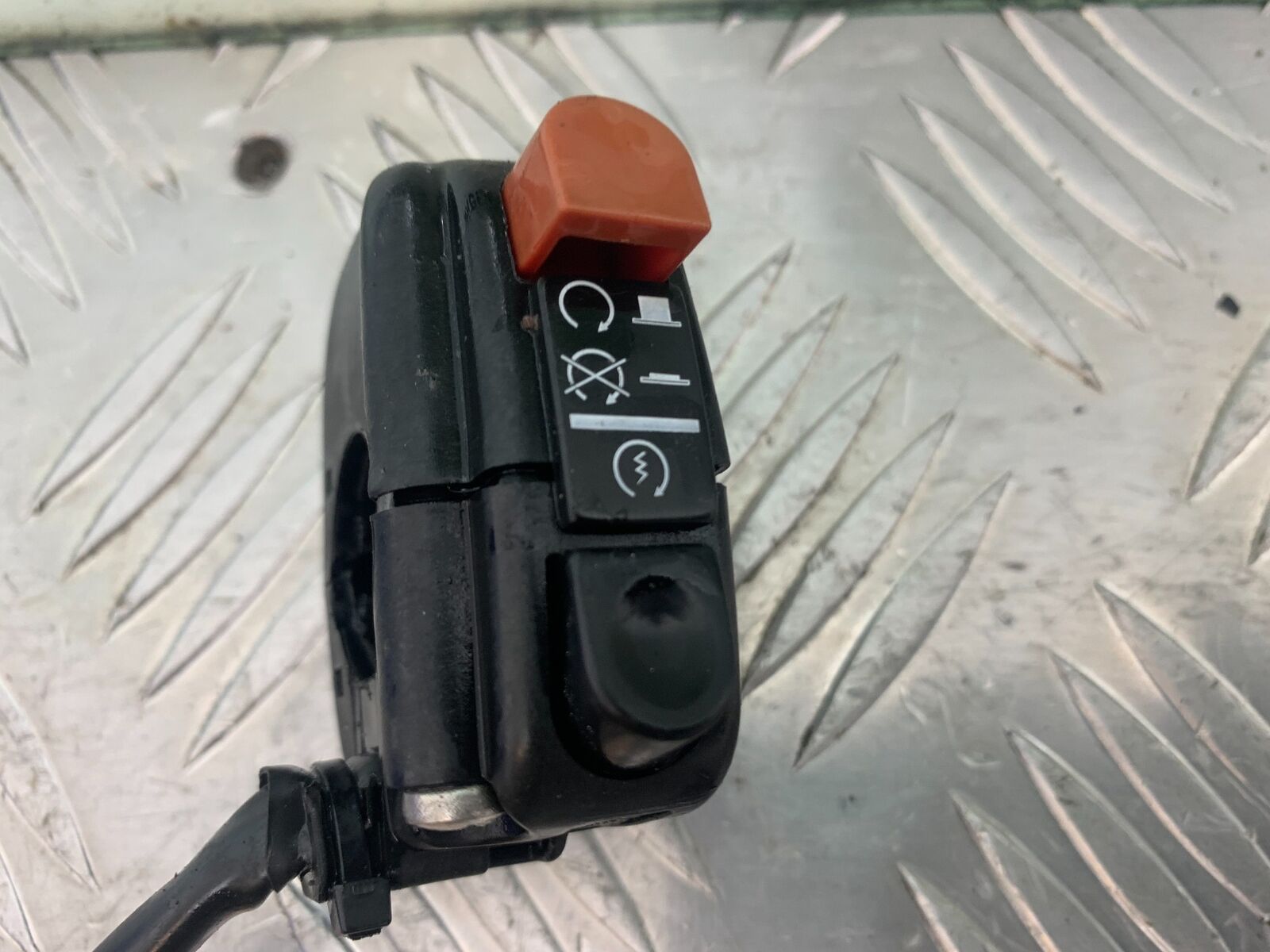 YAMAHA XT125 X XT 125 X RIGHT SWITCH GEAR   2005-2011 (CMB1097)