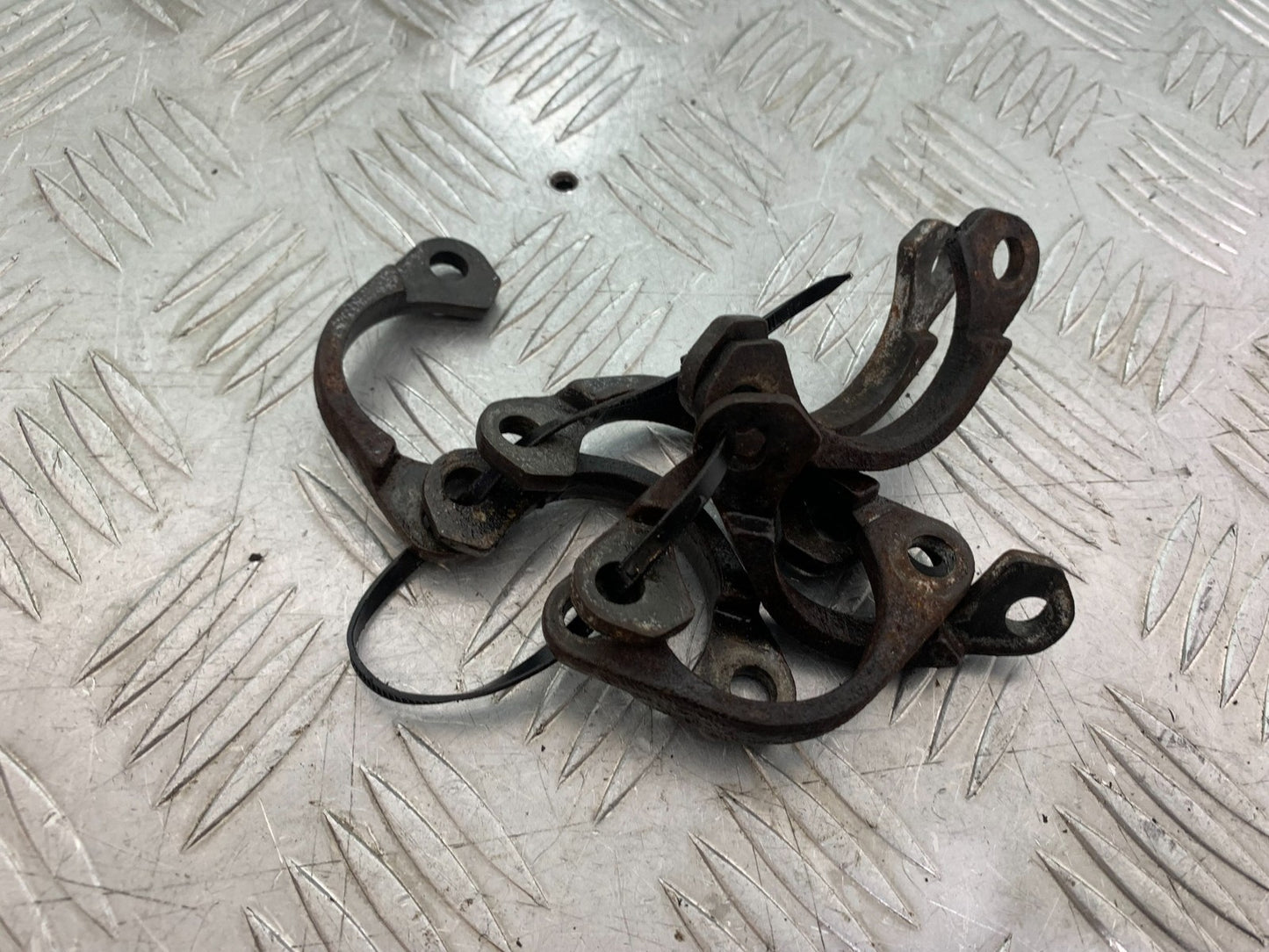 KAWASAKI ZZR1100 D EXHAUST CLAMPS   YEAR 1993-2001 (CMB1189)