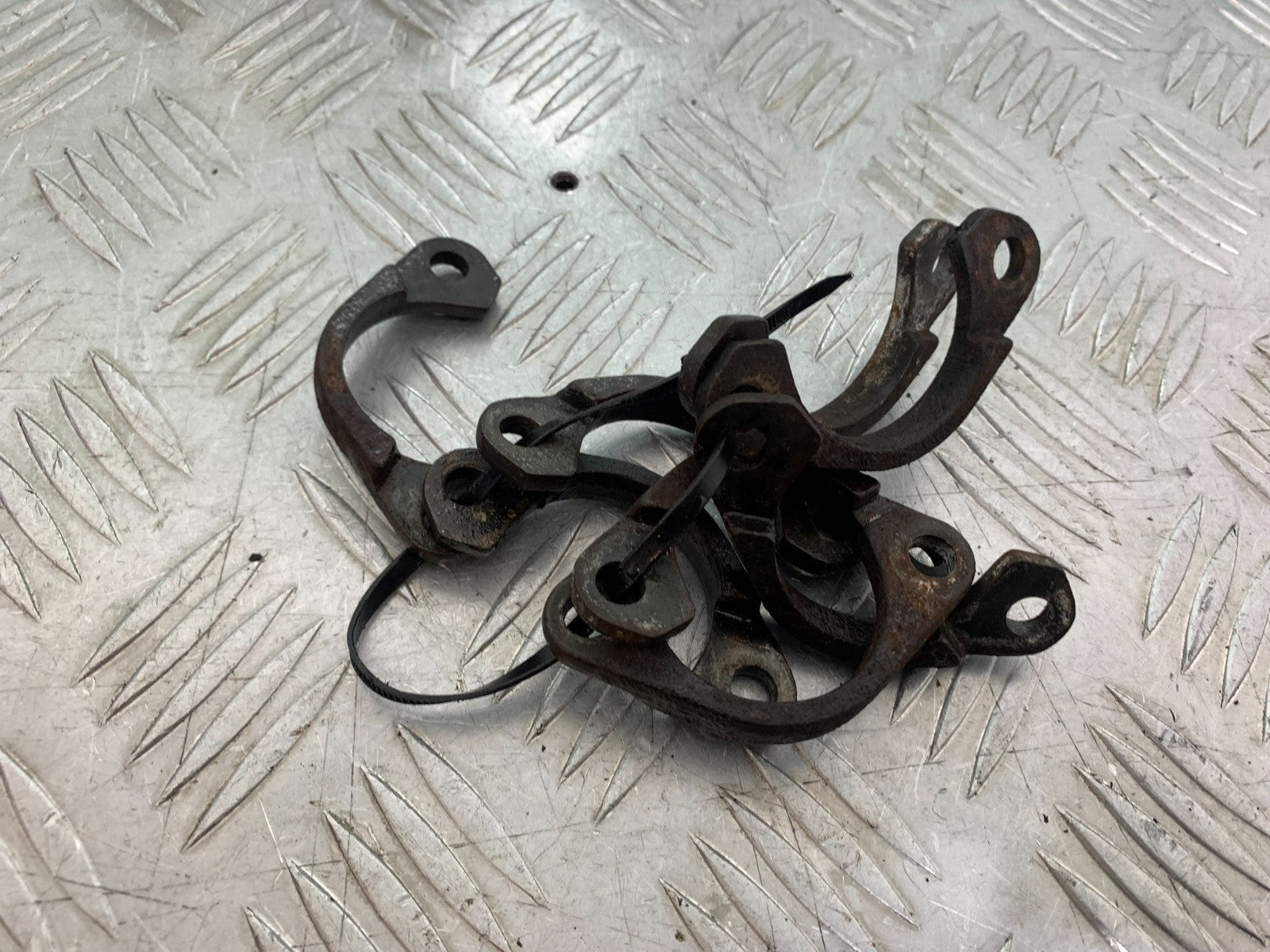 KAWASAKI ZZR1100 D EXHAUST CLAMPS   YEAR 1993-2001 (CMB1189)