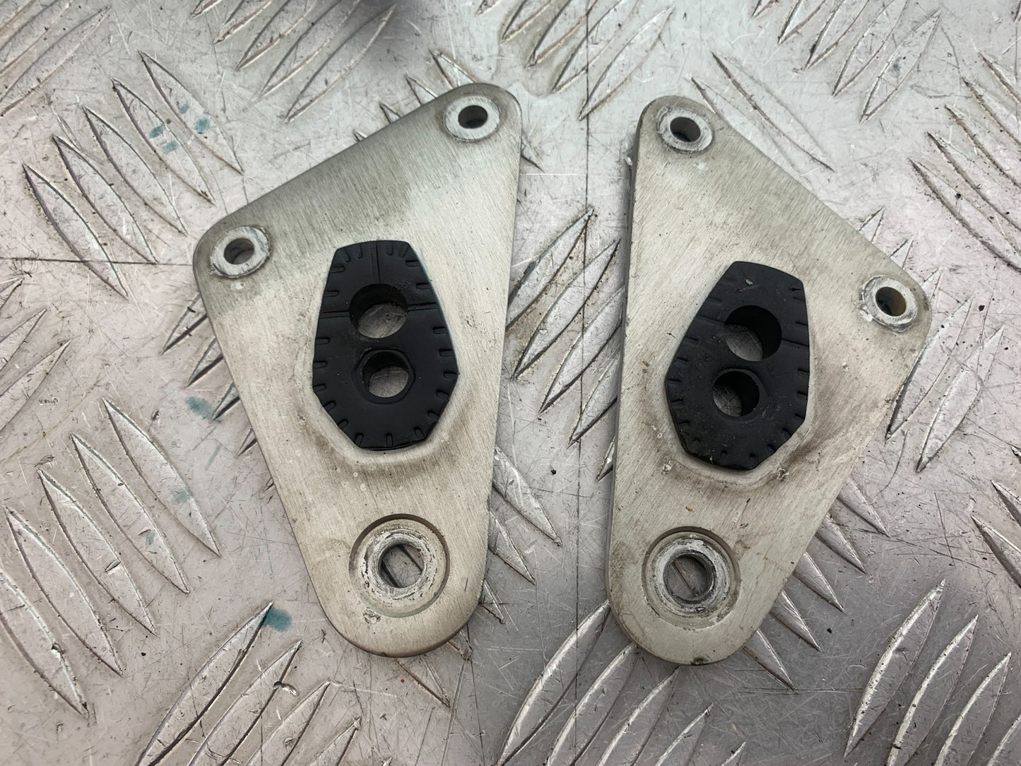 SUZUKI GSF600 GSF 600 BANDIT HEADLIGHT BRACKETS  YEAR 2001-2003 (CMB1157)