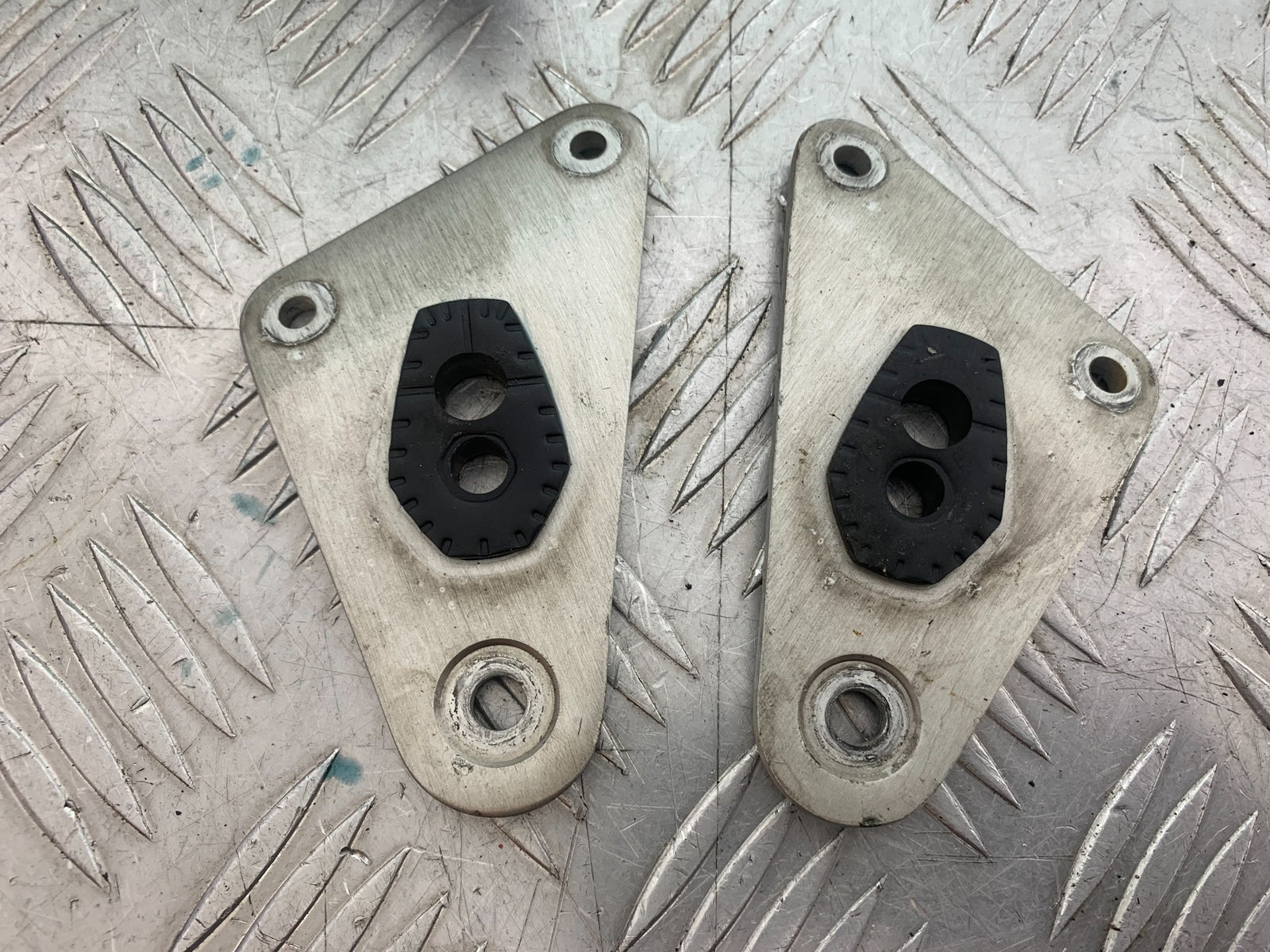 SUZUKI GSF600 GSF 600 BANDIT HEADLIGHT BRACKETS  YEAR 2001-2003 (CMB1157)