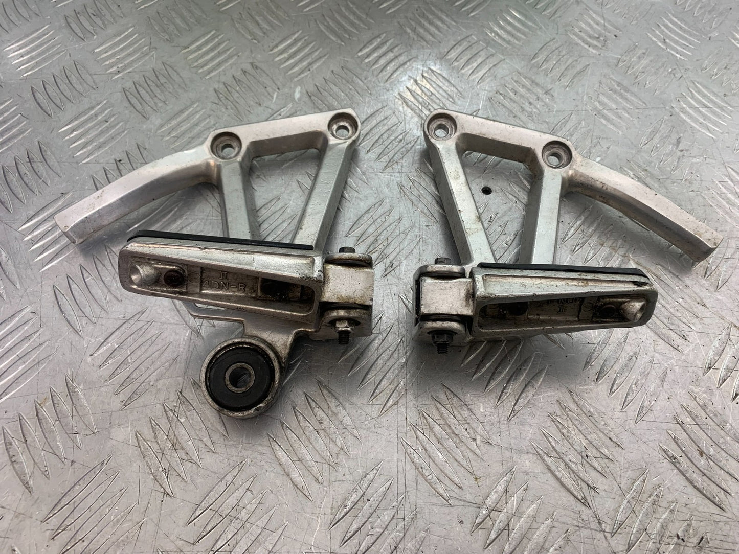 YAMAHA FZS600 FAZER 600 REAR HANGERS  YEAR 1998-2001 (CMB1267)