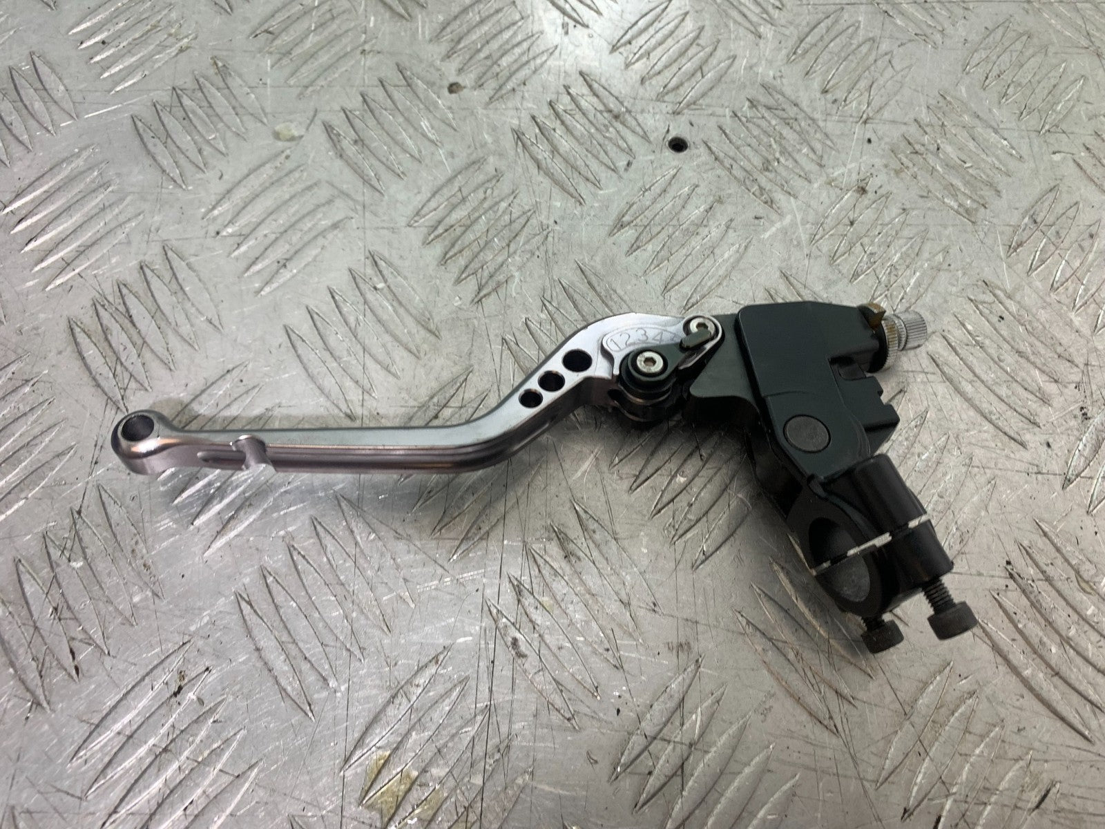 TRIUMPH 1050 SPRINT GT CLUTCH LEVER AND BRACKET  YEAR 2010-2016 (CMB1250)