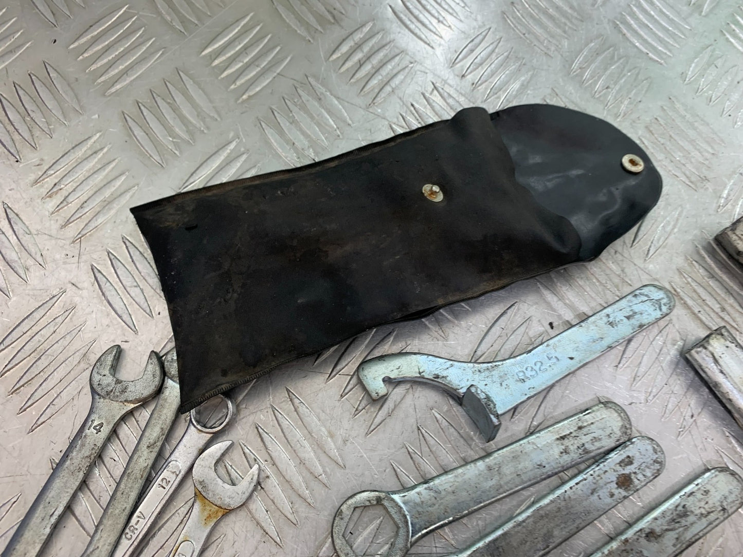SUZUKI GSF1200 GSF 1200 BANDIT TOOL KIT   YEAR 2001-2004 (CMB1188)