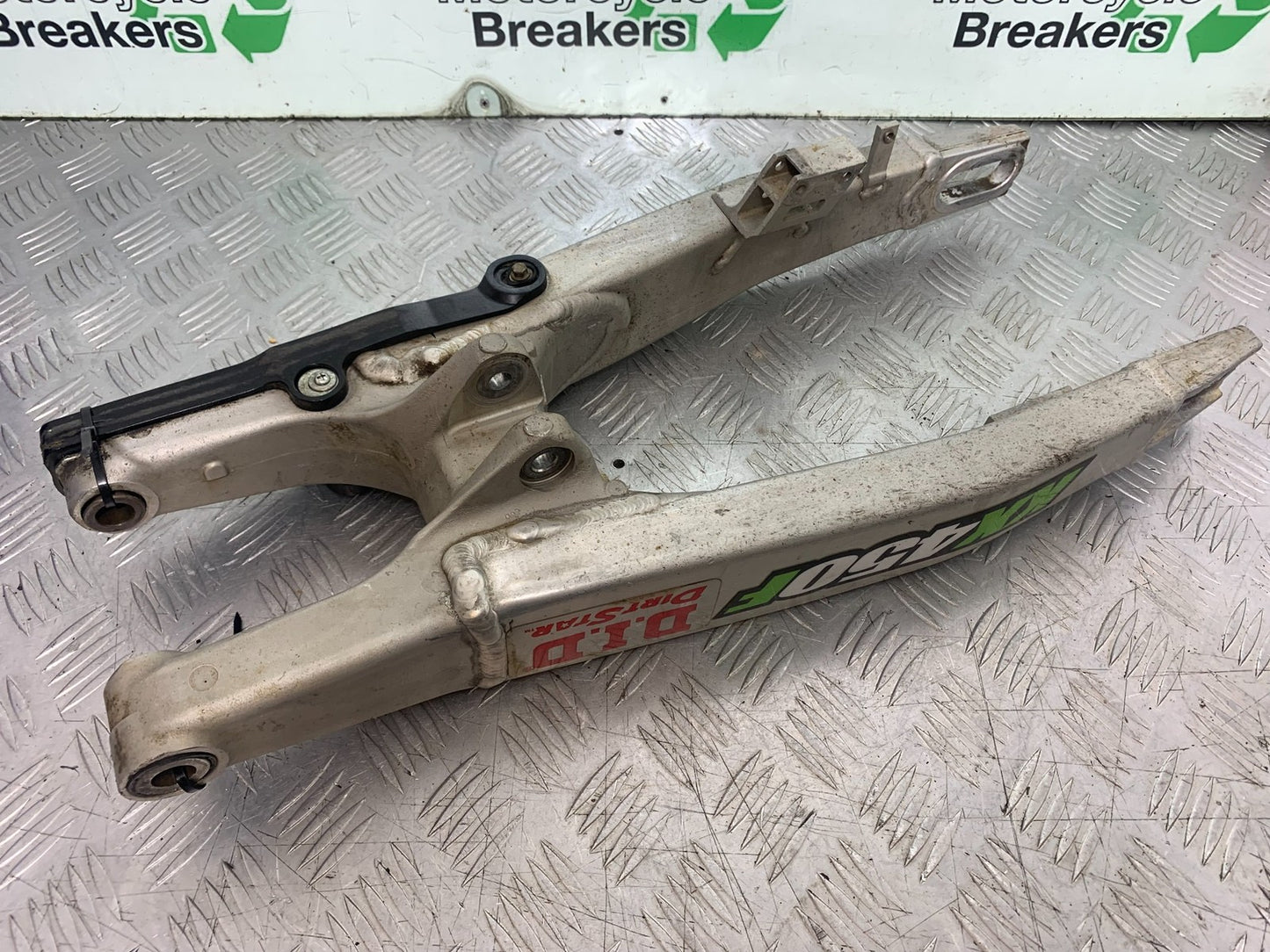KAWASAKI KXF450 KXF 450 SWINGARM   YEAR 2013 CMB1217)