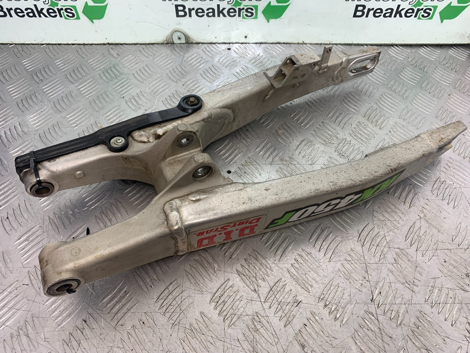 KAWASAKI KXF450 KXF 450 SWINGARM   YEAR 2013 CMB1217)