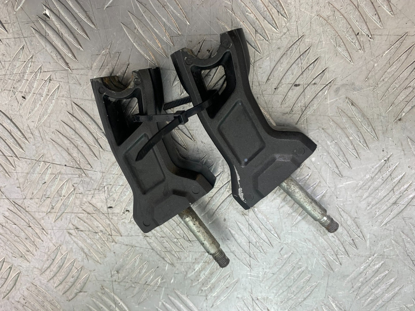 KAWASAKI 650 VERSYS HANDLEBAR CLAMPS  YEAR 2015-2018 (CMB1288)