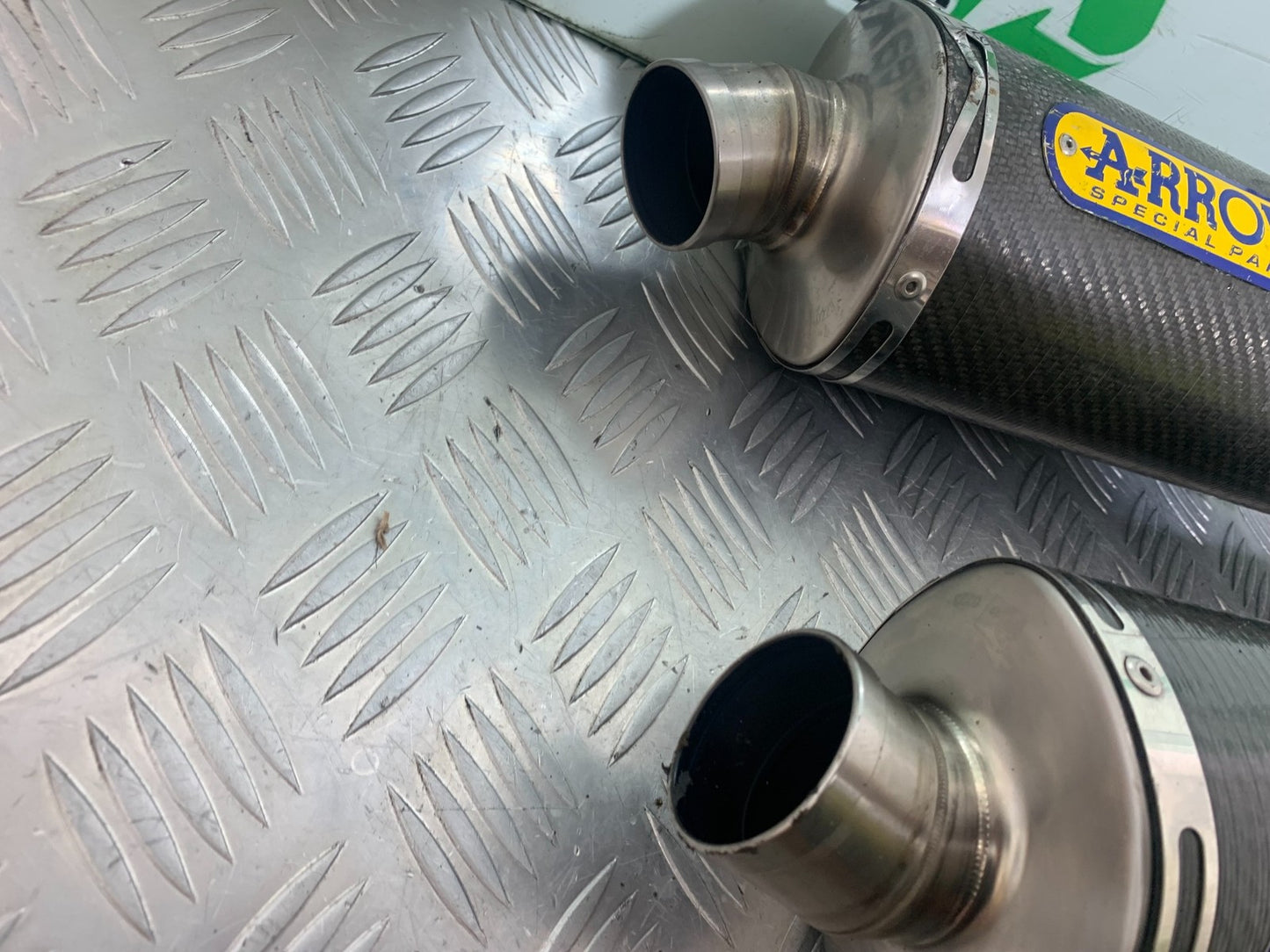 APRILIA RSV1000 R FACTORY MILLE ARROW CARBON SILENCERS   2004-09 (CMB1203)