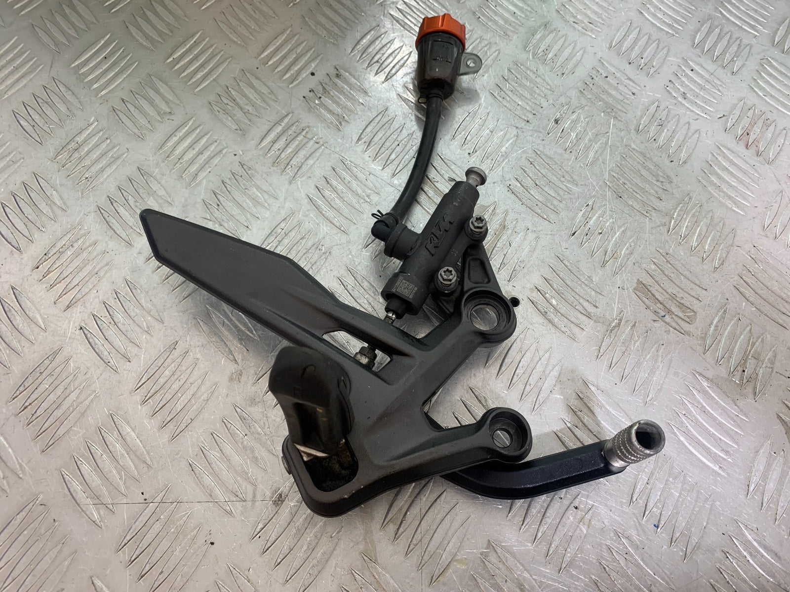 KTM 790 DUKE FRONT RIGHT HANGER  YEAR 2018-2021  (CMB11150)