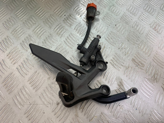KTM 790 DUKE FRONT RIGHT HANGER  YEAR 2018-2021  (CMB11150)