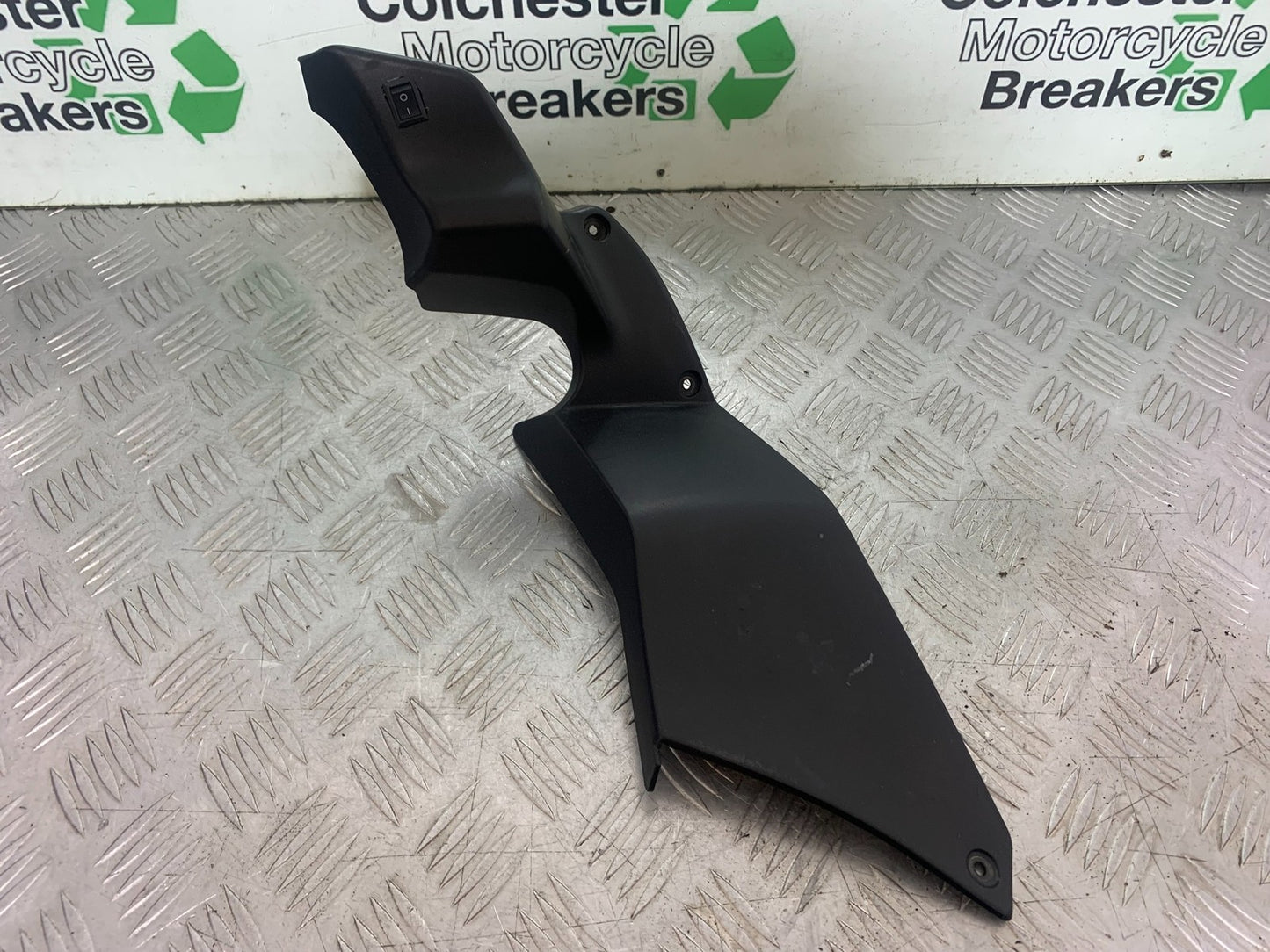 KAWASAKI GTR1400 GTR 1400 RIGHT TOP FAIRING INFILL PANEL YEAR 2007-2009(CMB1174)