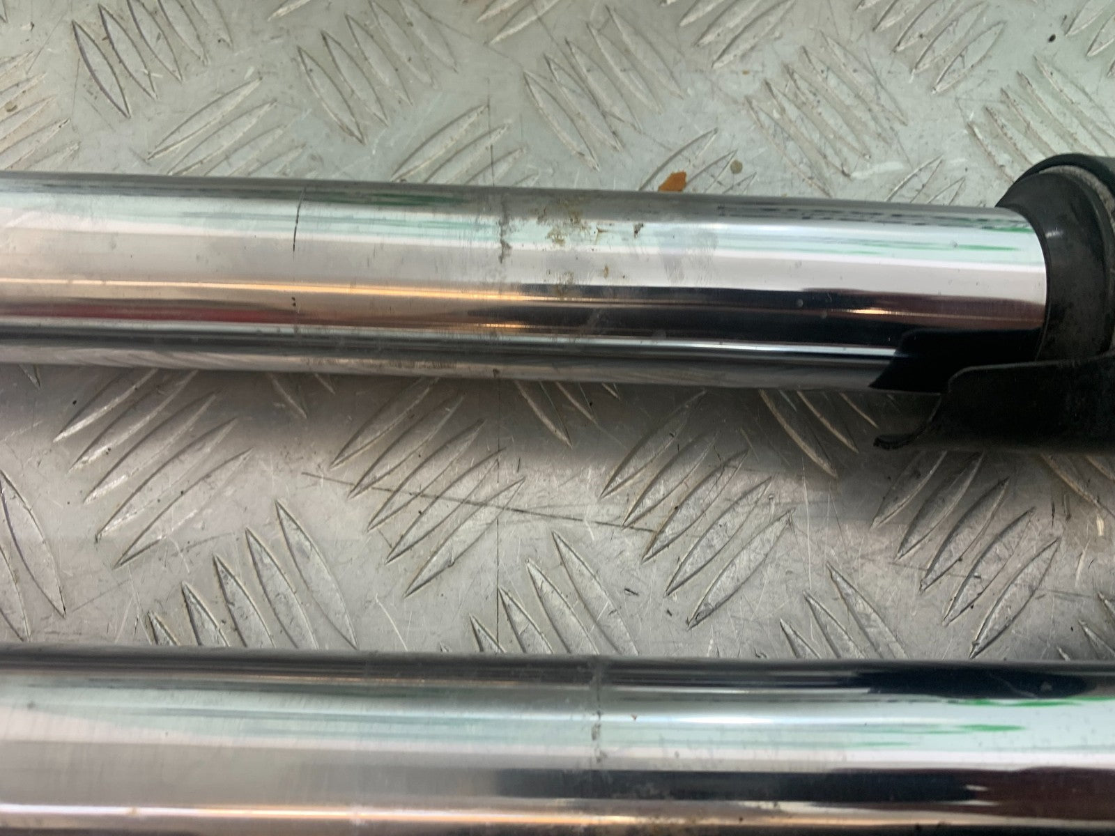 HONDA CBR600 CBR 600 RR FORKS (BENT SOLD AS PARTS)   YEAR 2003-2004 CMB1173)