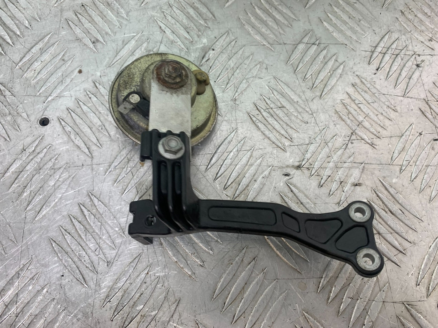 APRILIA RSV1000 R FACTORY MILLE HORN AND BRACKET   2004-09 (CMB1203)