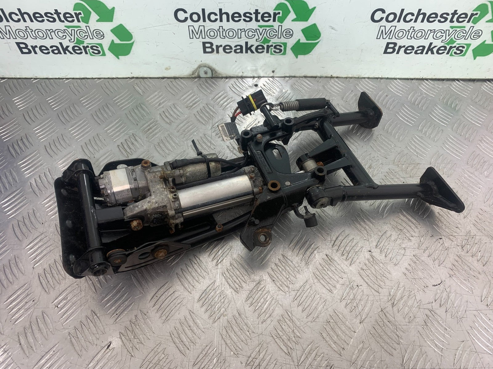 BMW K1200 K 1200 LT CENTER STAND AND MOTOR   YEAR 1999-07 (CMB1271)