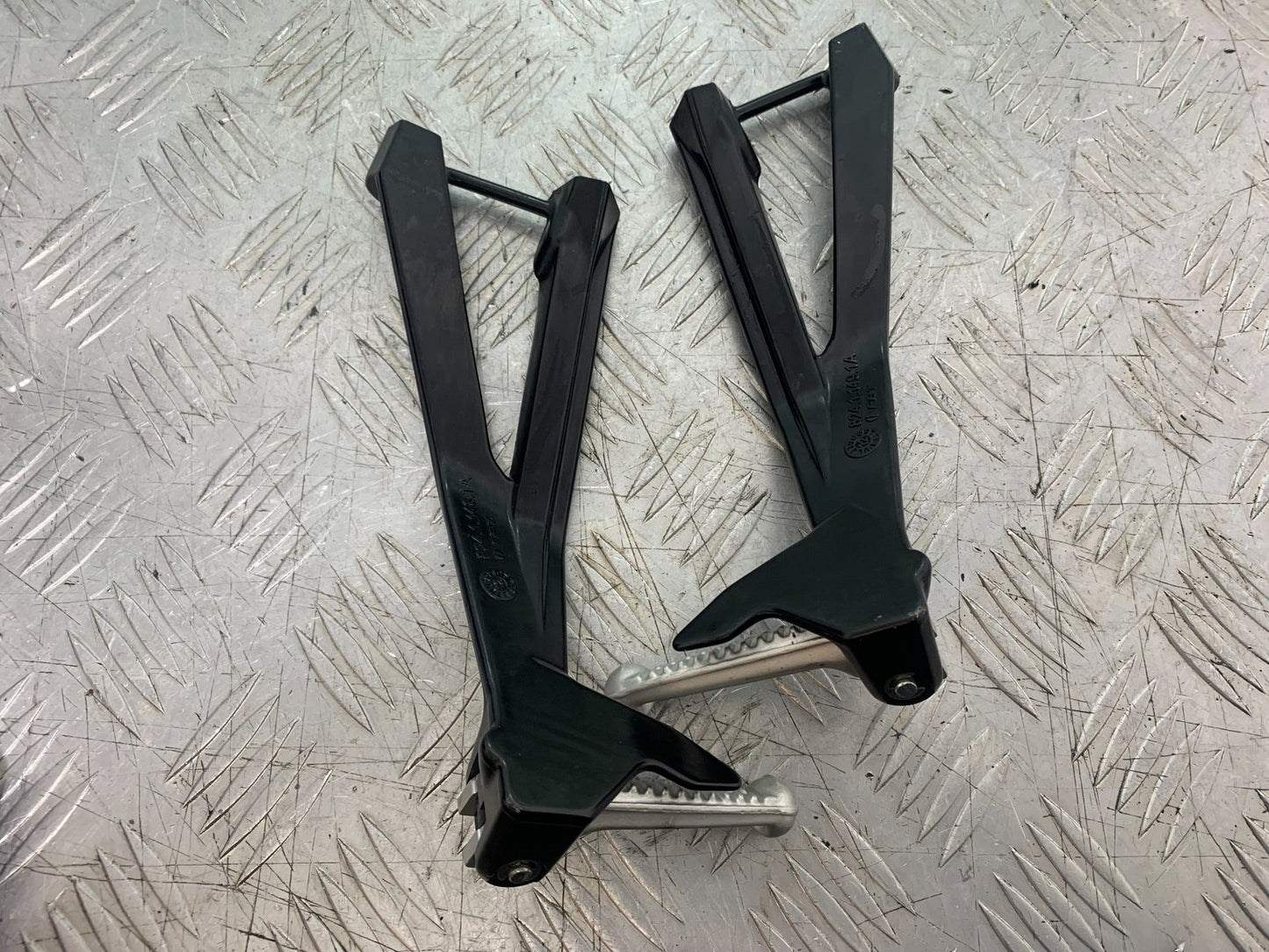 DUCATI 1198 S REAR HANGERS AND PEGS  YEAR 2009-2011 (CMB1219)