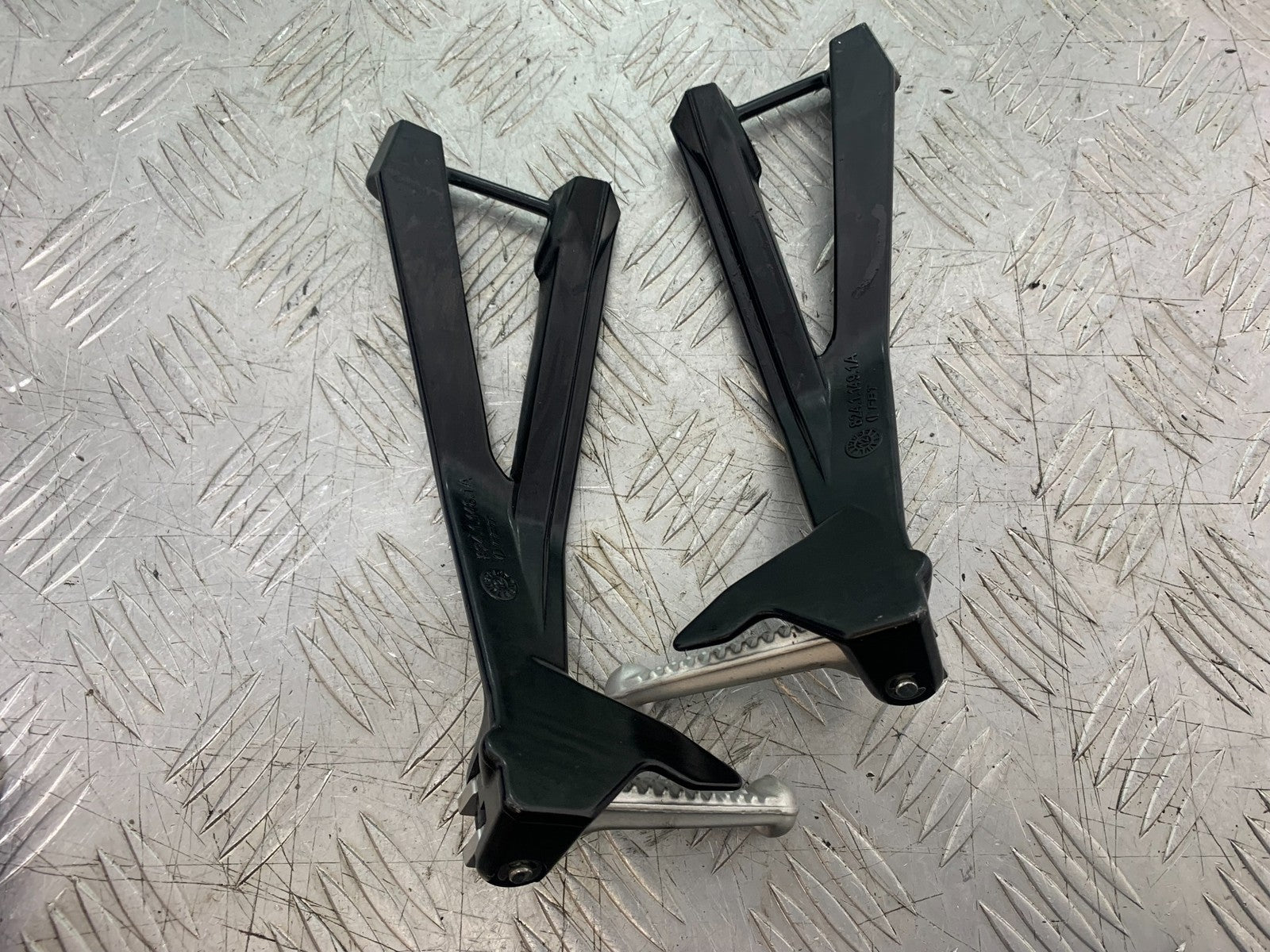 DUCATI 1198 S REAR HANGERS AND PEGS  YEAR 2009-2011 (CMB1219)