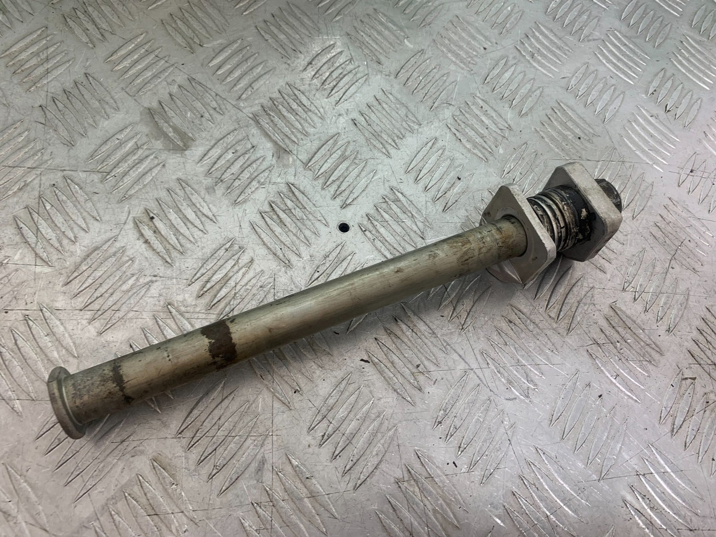 SUZUKI GSR600 GSR 600 REAR WHEEL SPINDLE   2006-2010 (CMB1177)