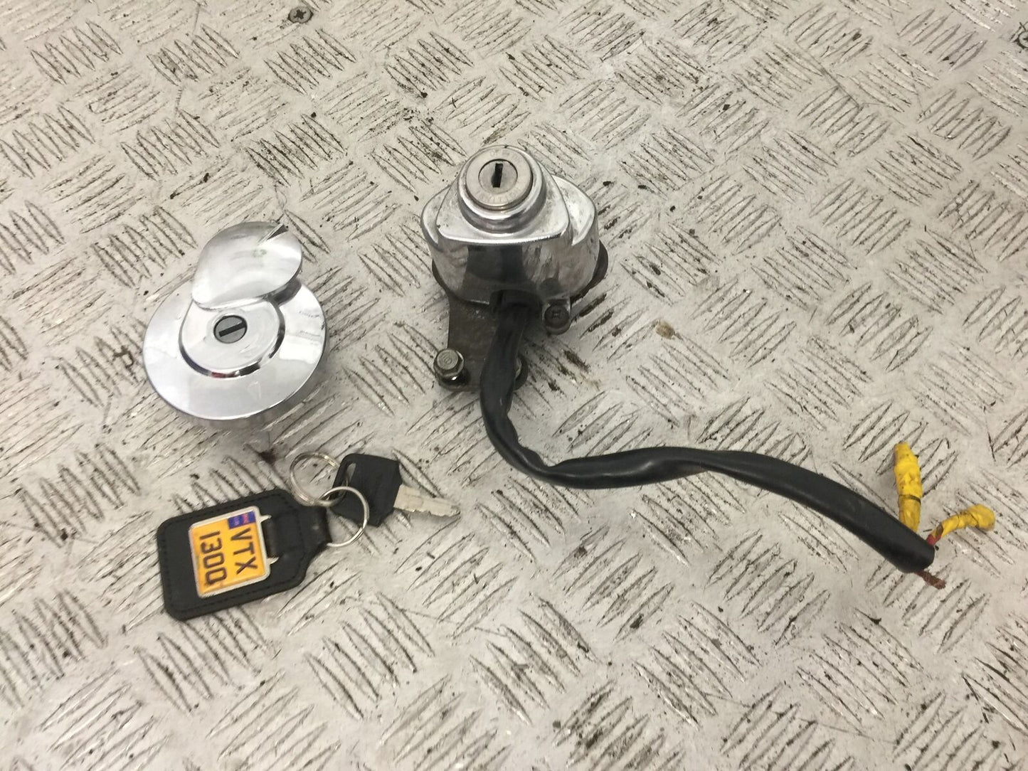 HONDA VTX1300 S LOCKS AND KEY   YEAR 2004-09 (STOCK 749)