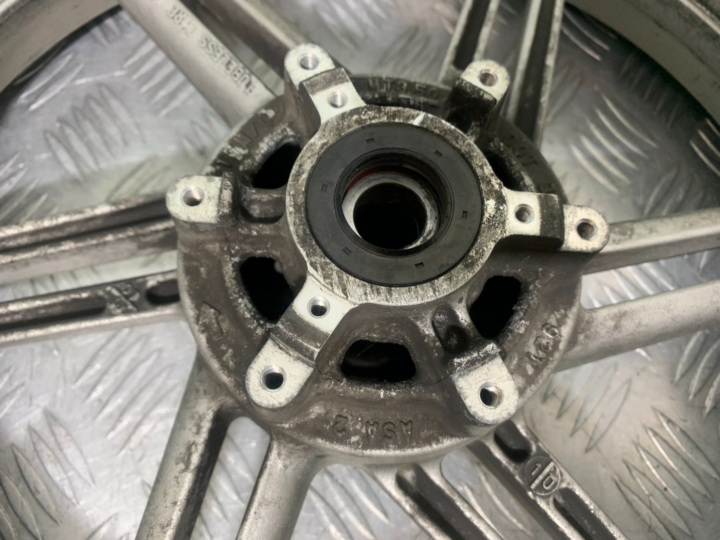 HONDA CBF600 CBF 600 FRONT WHEEL  YEAR 2004-07  (CMB1305)