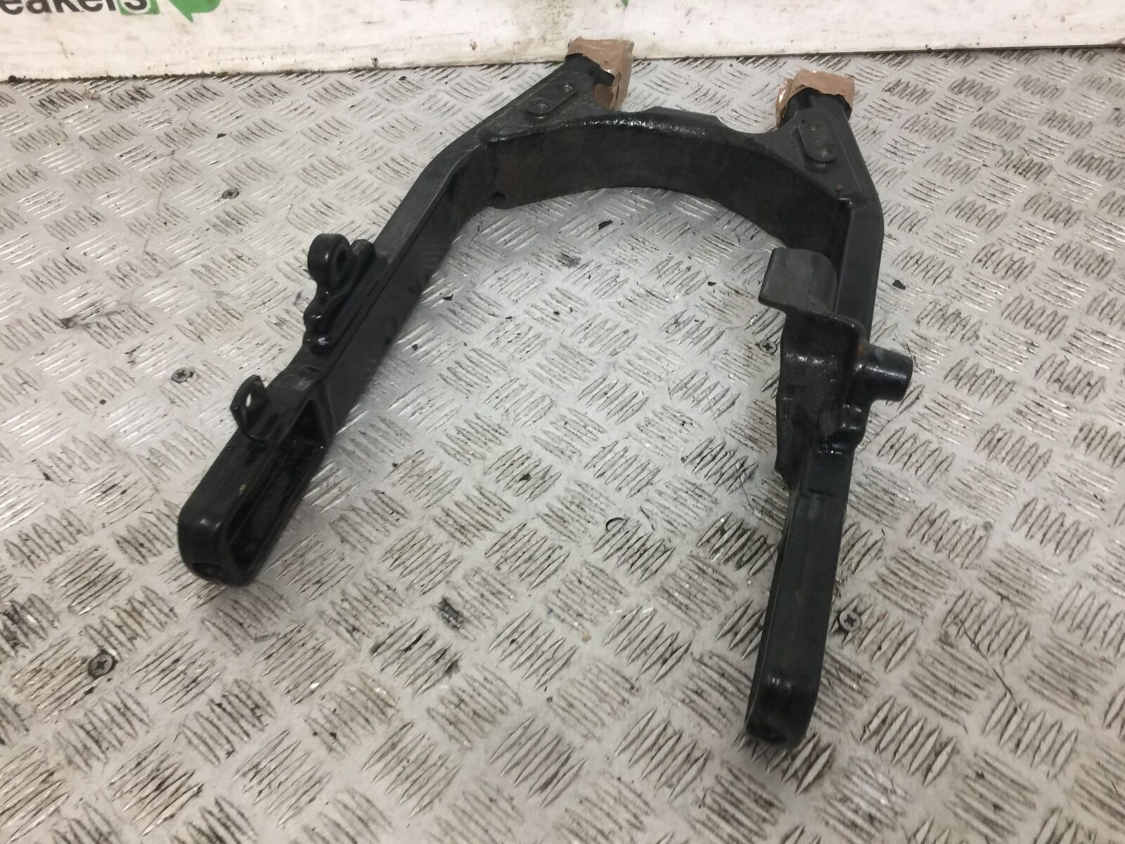 HARLEY DAVIDSON FAT BOB FXDF SWINGARM  YEAR 2009  (STOCK 806)