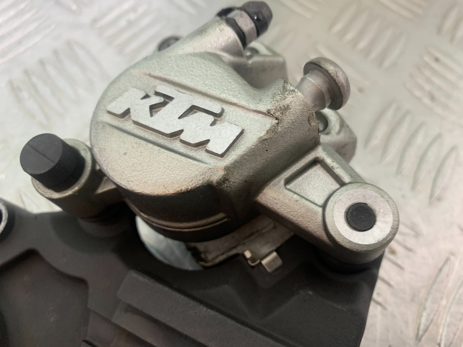 KTM 790 DUKE REAR BRAKE CALIPER  YEAR 2018-2021  (CMB11150)