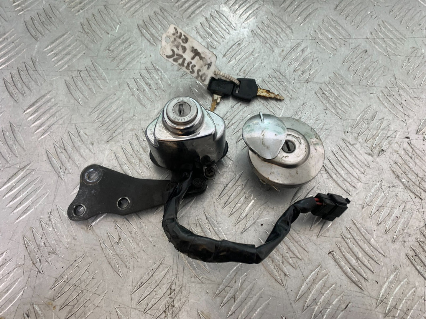 HONDA VT750 SHADOW IGNITION SWITCH AND PETROL CAP  YEAR 2003-2004 (CMB1265)