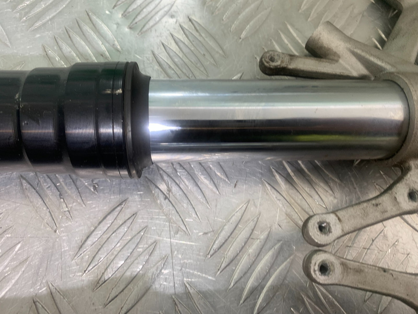 APRILIA SL750 SL 750 SHIVER FORKS   YEAR 2008-2016 (CMB1242)