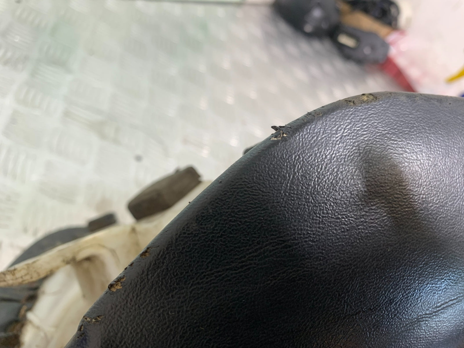 SUZUKI GSF1200  GSF 1200 BANDIT SEAT  YEAR 1997-2000 (CMB1149)
