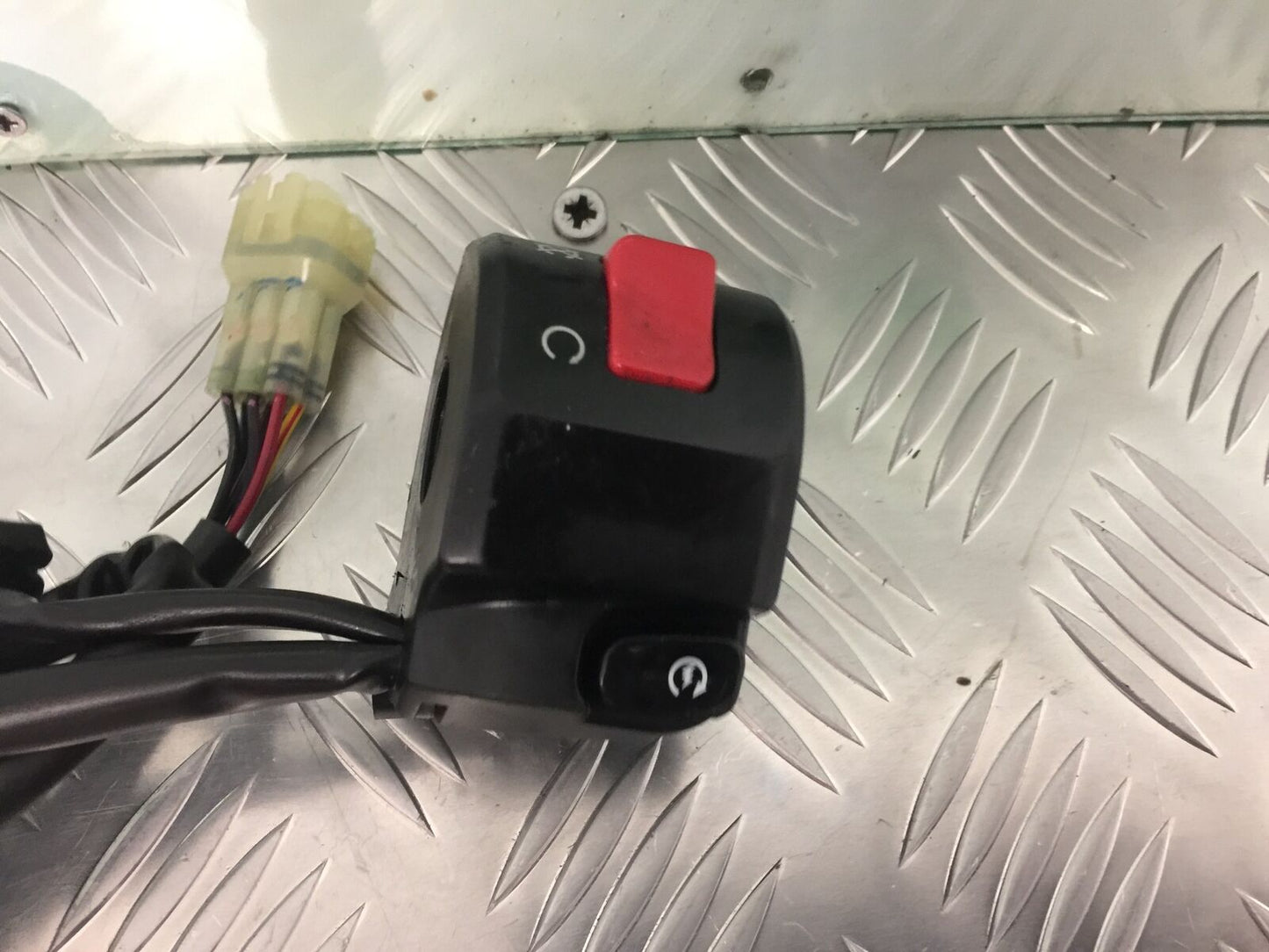 KAWASAKI Z800 Z 800 RIGHT SWITCH GEAR  YEAR  2013-2017 (STOCK 925)