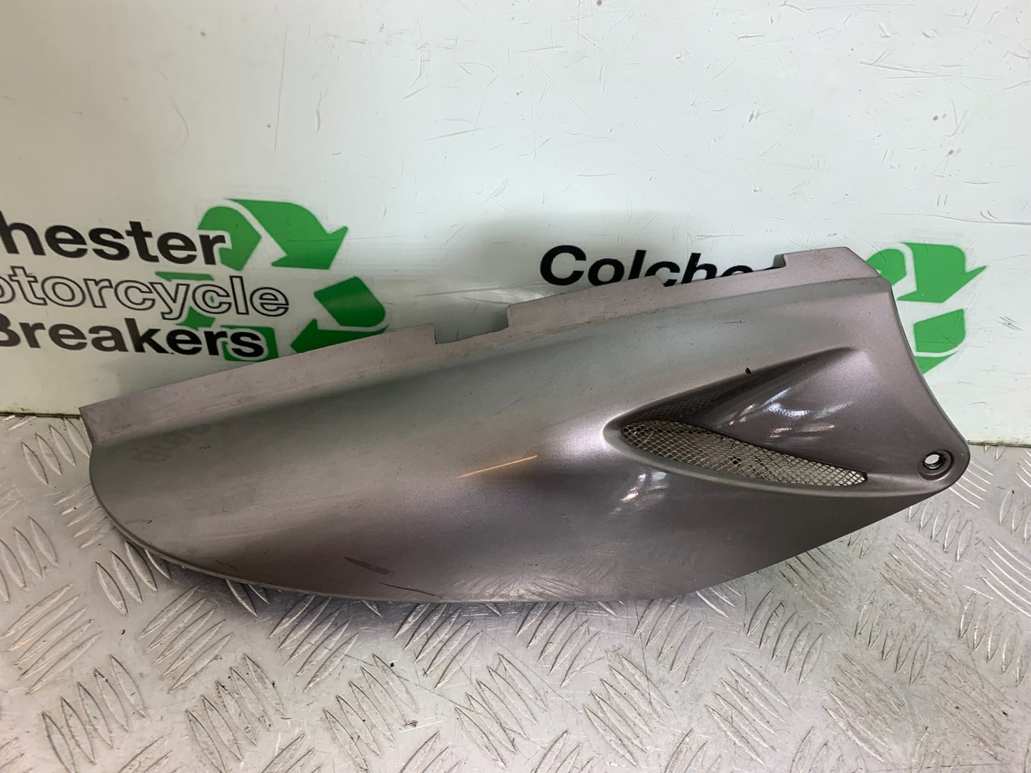 HONDA XL125 VARADERO RIGHT SEAT PANEL  YEAR 2001-2006  (CMB1304)