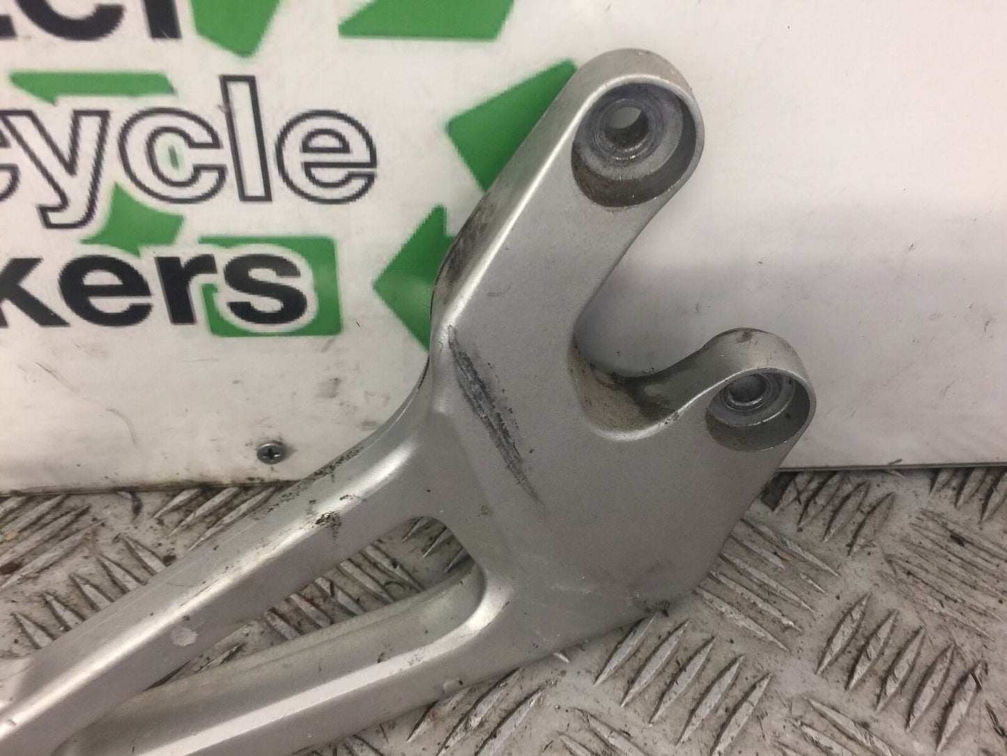 HONDA VFR800 VFR 800 RIGHT REAR HANGER  YEAR 1998-2001 (PRE V-TEC) STOCK NO326