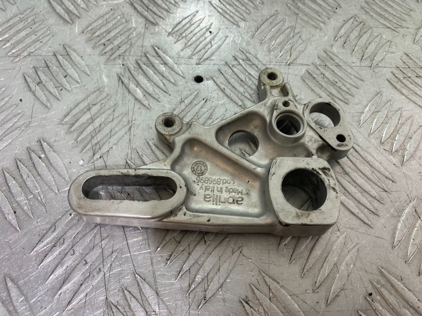 APRILIA RSV4 FACTORY REAR CALIPER BRACKET YEAR 2009-2012 (CMB1224)