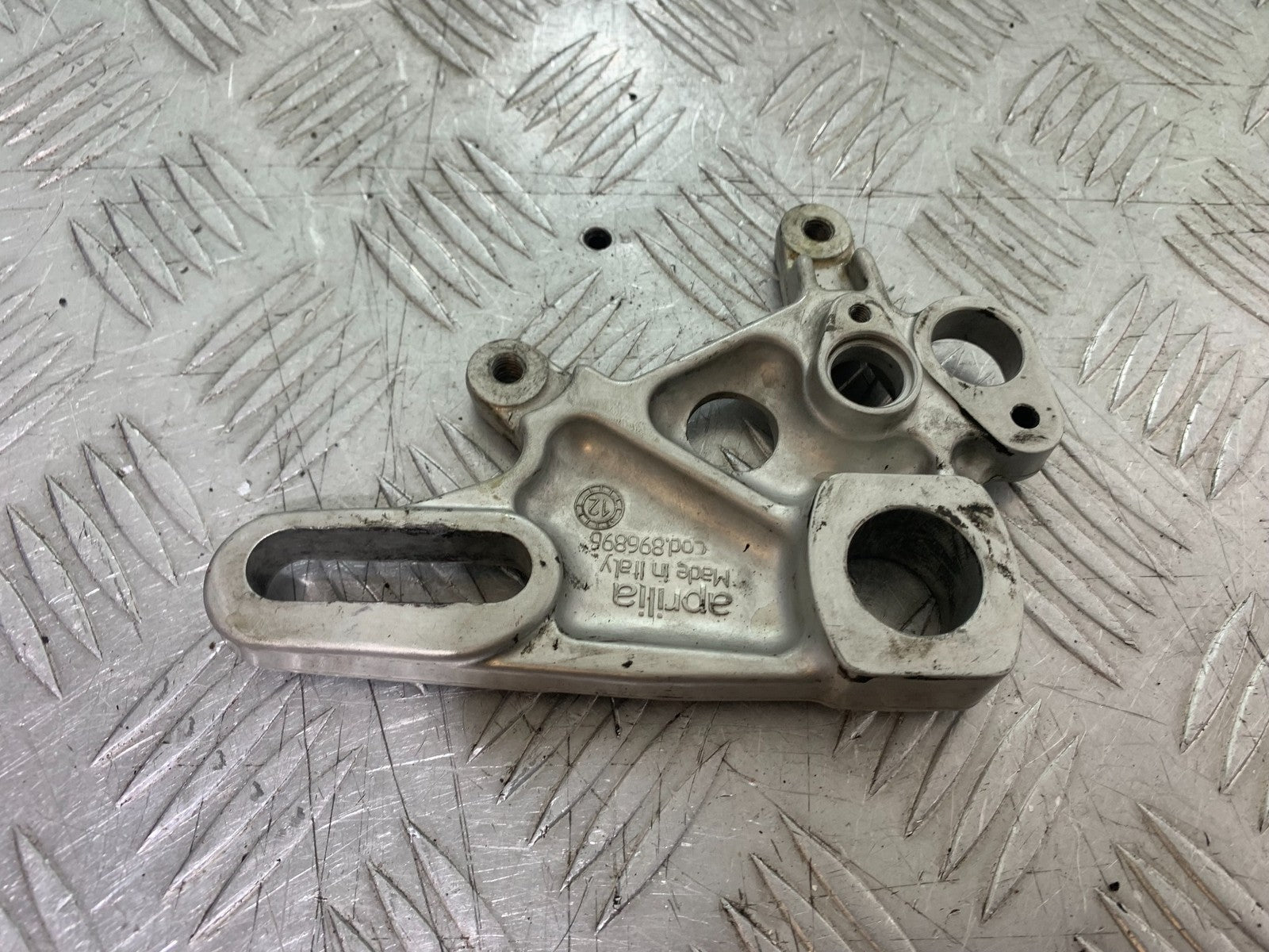 APRILIA RSV4 FACTORY REAR CALIPER BRACKET YEAR 2009-2012 (CMB1224)