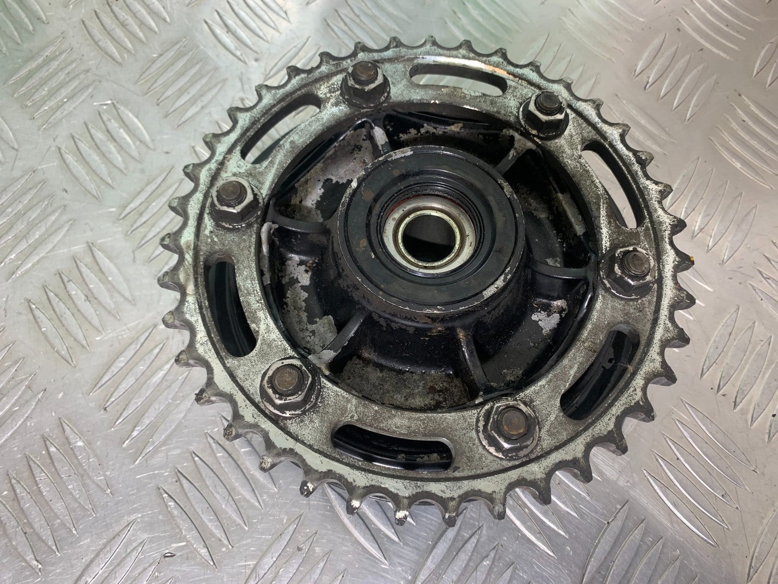 YAMAHA XJR1300 XJR 1300 SPROCKET CARRIER YEAR  1999-2003 (CMB1119)