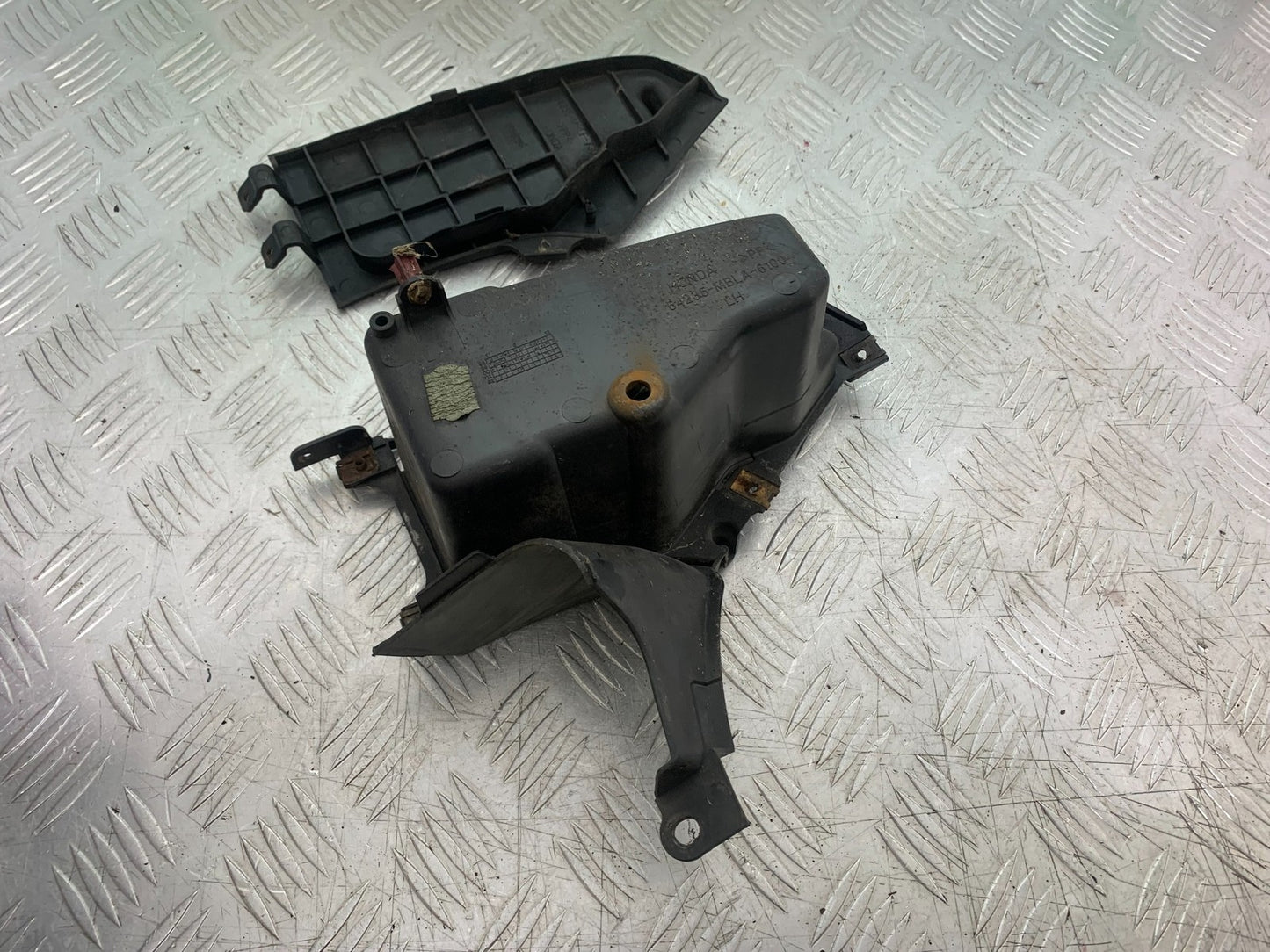 HONDA NT650 V DEAUVILLE RIGHT POCKET AND LID  YEAR 1999 (CMB1268)
