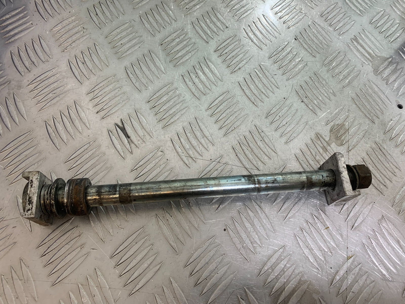 SUZUKI GSF1200  GSF 1200 BANDIT REAR WHEEL SPINDLE  YEAR 1997-2000 (CMB1149)