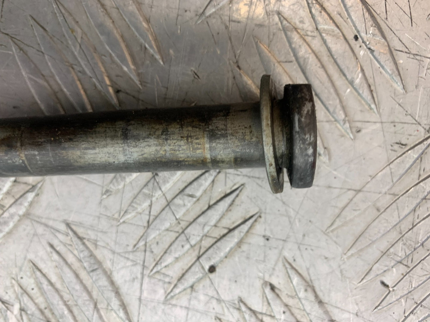 KAWASAKI KXF450 KXF 450 SWINGARM SPINDLE YEAR 2013 CMB1217)