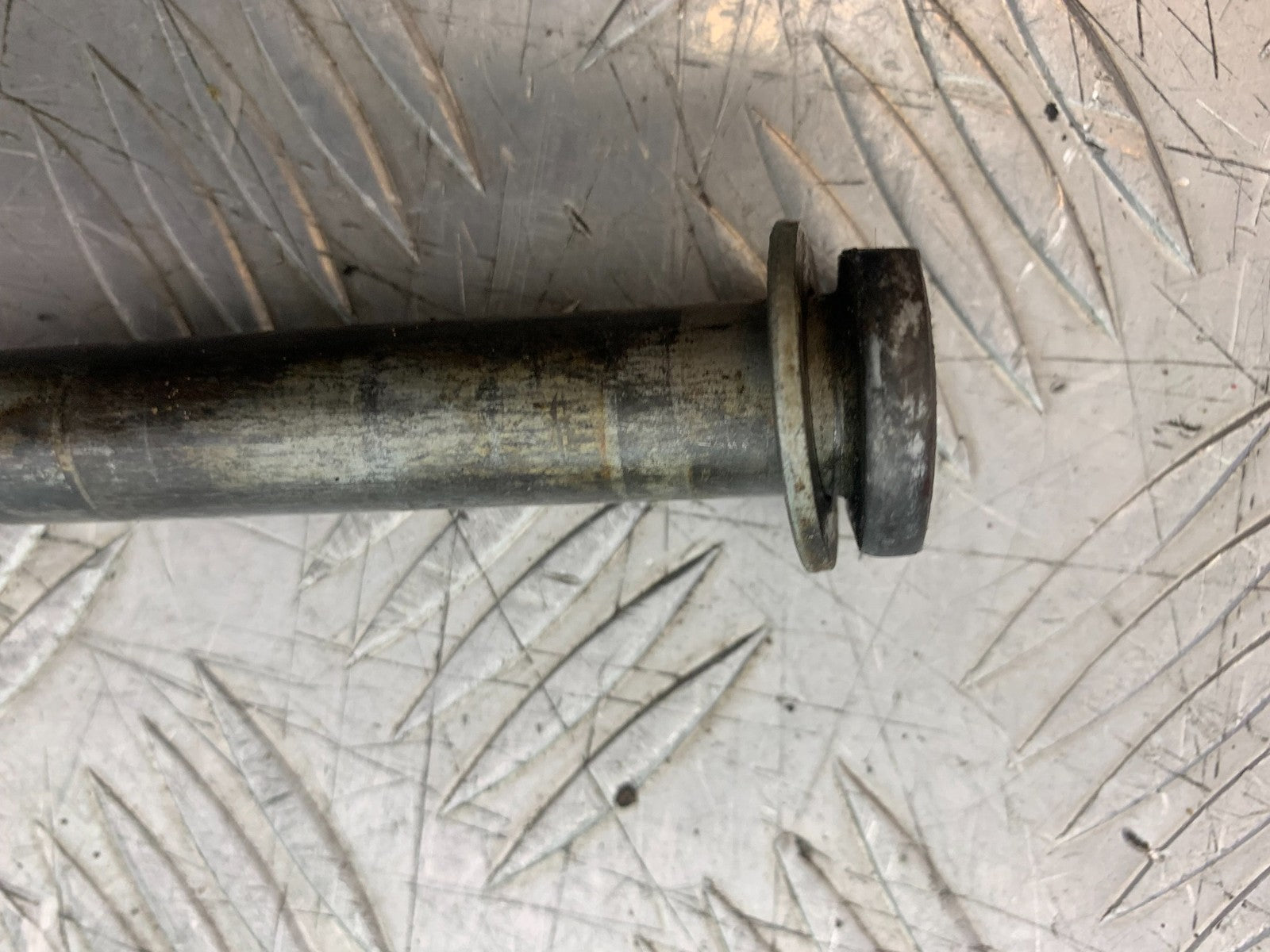 KAWASAKI KXF450 KXF 450 SWINGARM SPINDLE YEAR 2013 CMB1217)