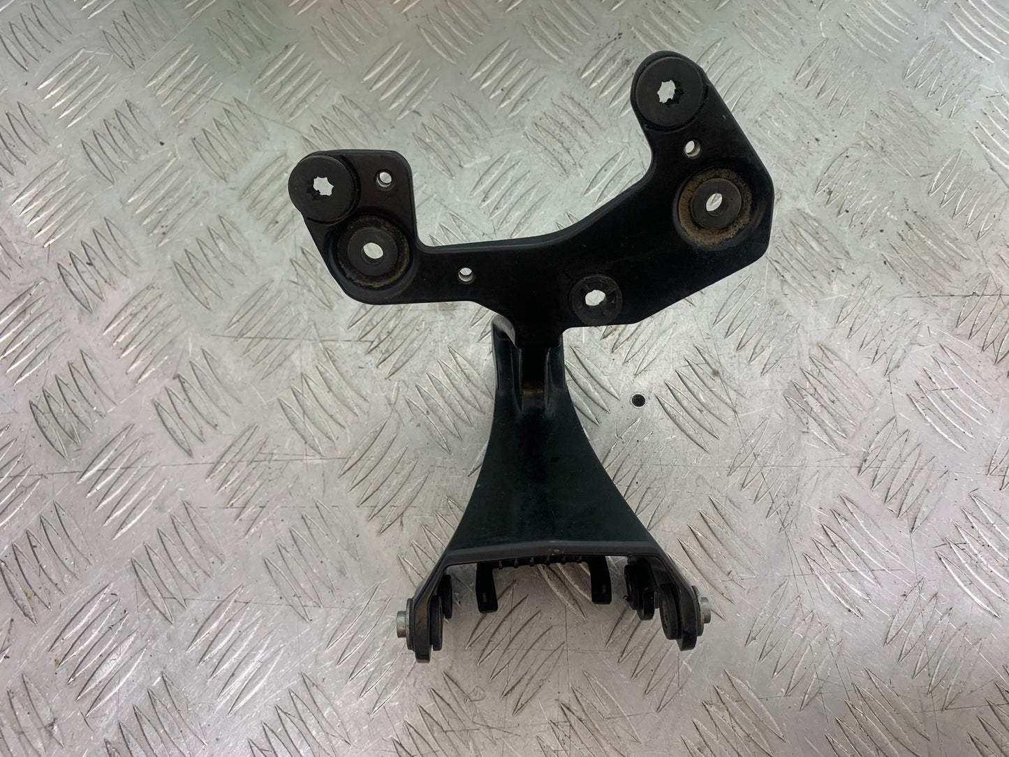 TRIUMPH 675 STREET TRIPLE FAIRING BRACKET   2013-2016 (CMB1186)