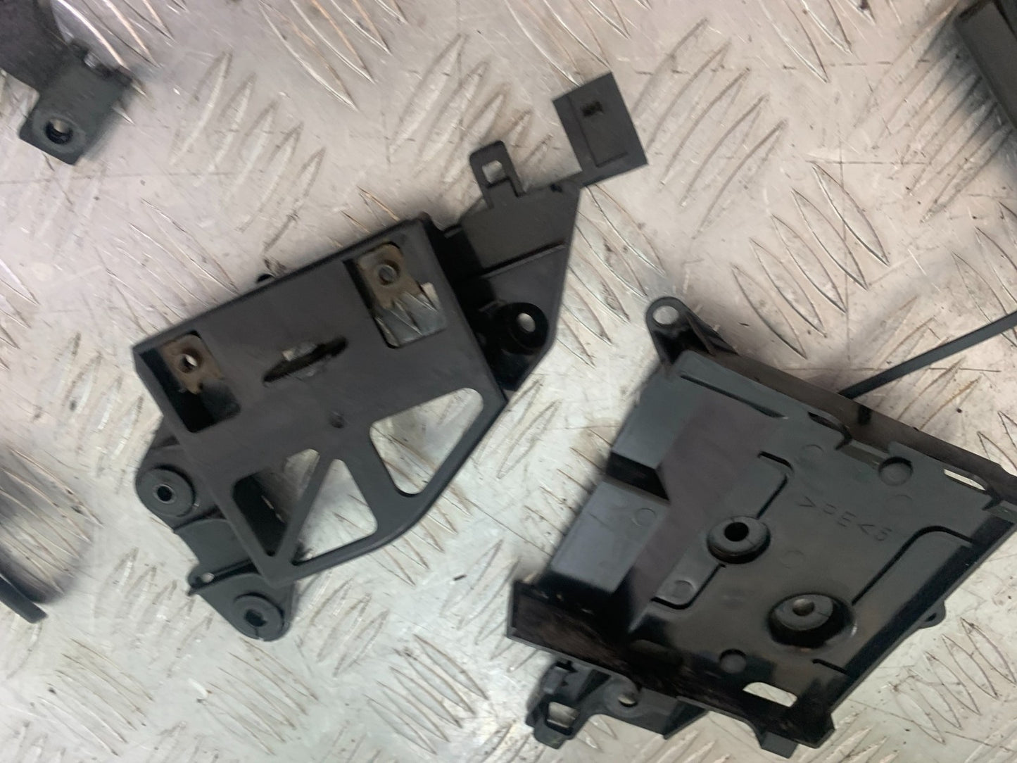YAMAHA YZF R1 14 B BIG BANG INFILLS AND BRACKETS   2009-14 (CMB1175)