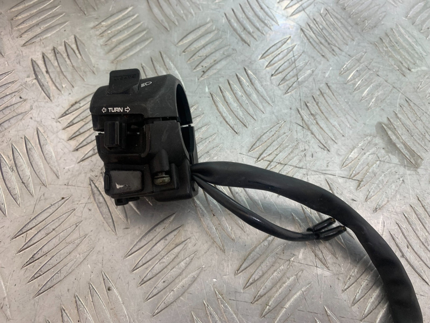 HONDA CBR600 CBR 600 RR LEFT SWITCH GEAR  YEAR 2003-2004 CMB1173)
