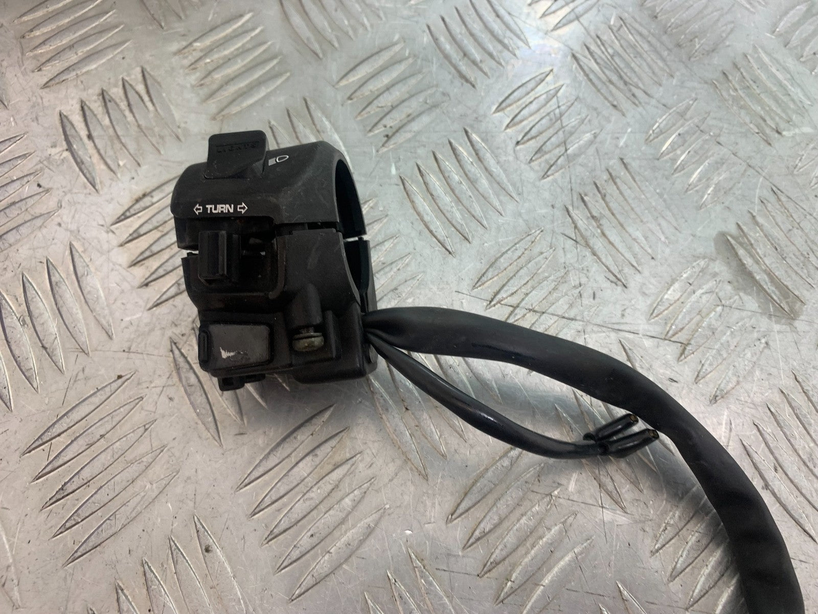 HONDA CBR600 CBR 600 RR LEFT SWITCH GEAR  YEAR 2003-2004 CMB1173)