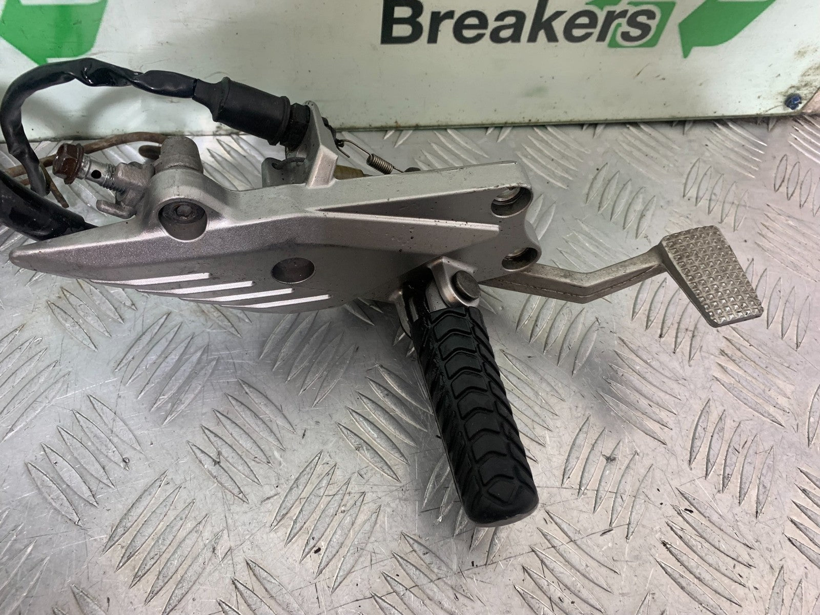 KAWASAKI GTR1400 GTR 1400 FRONT RIGHT HANGER  YEAR 2007-2009 (CMB1306)