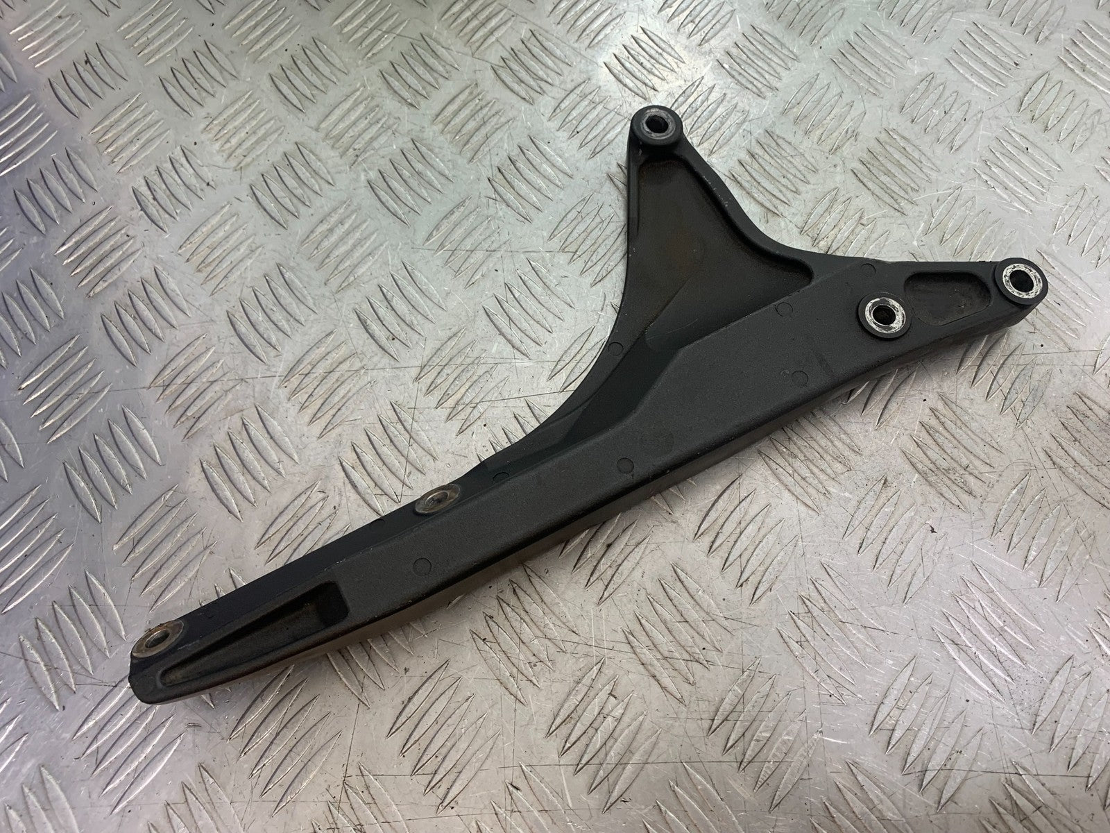YAMAHA XVS 1300 MIDNIGHT STAR EXHAUST BRACKET YEAR 2007-16 (CMB1200)