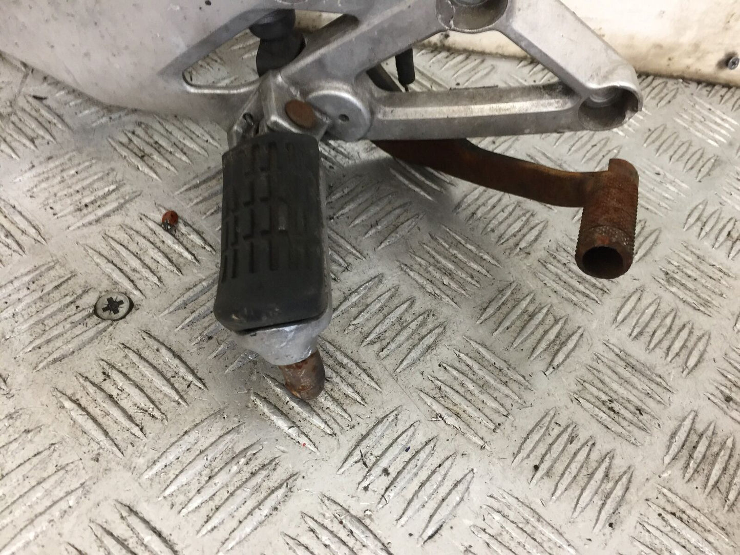 HONDA CBR600 CBR 600 FRONT RIGHT HANGER  YEAR 1997-98 (STOCK 892)