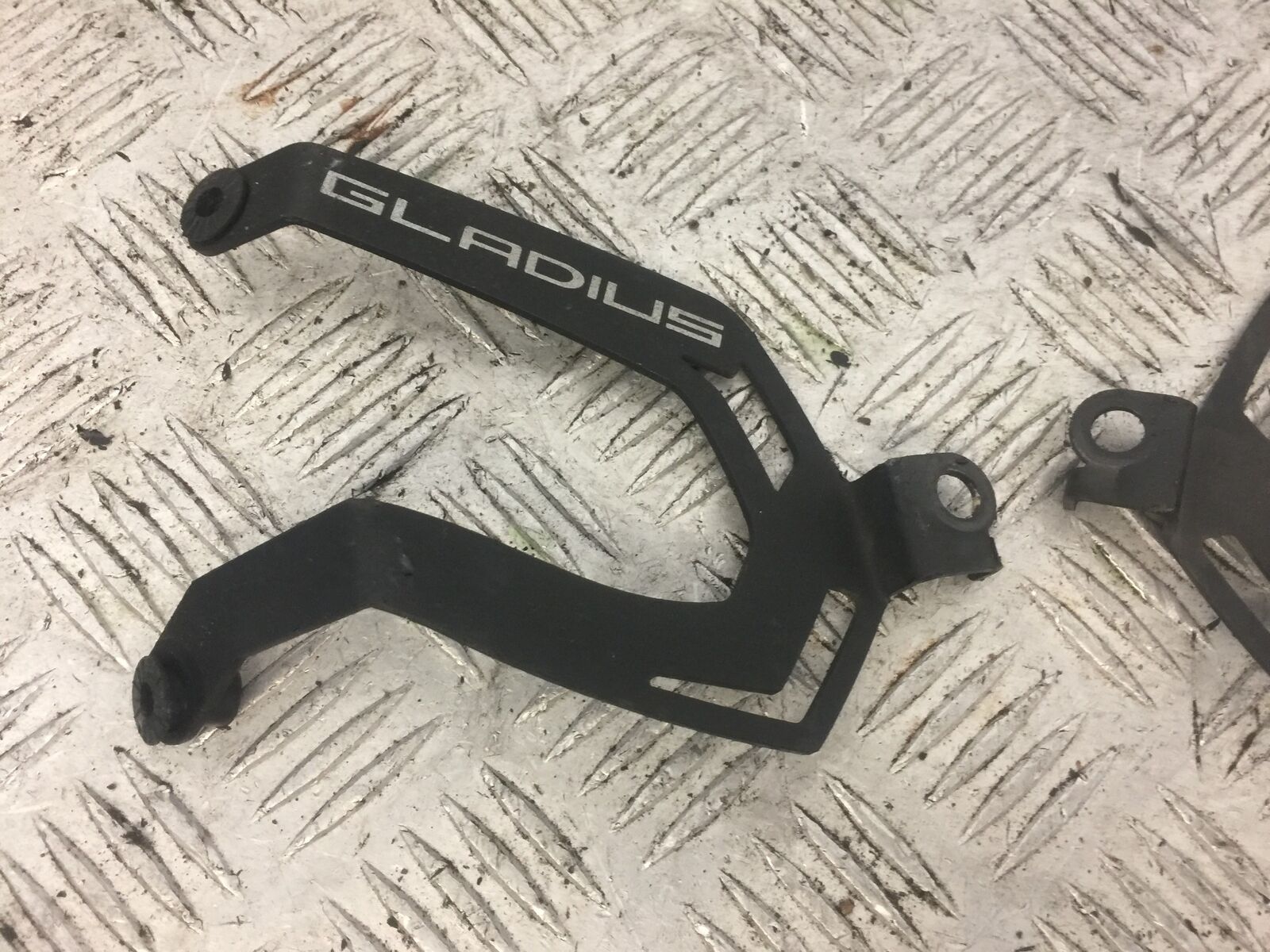 SUZUKI SFV650 SFV 650 GLADIUS LEFT AND RIGHT BRACKETS   2009-15 (STOCK 677)