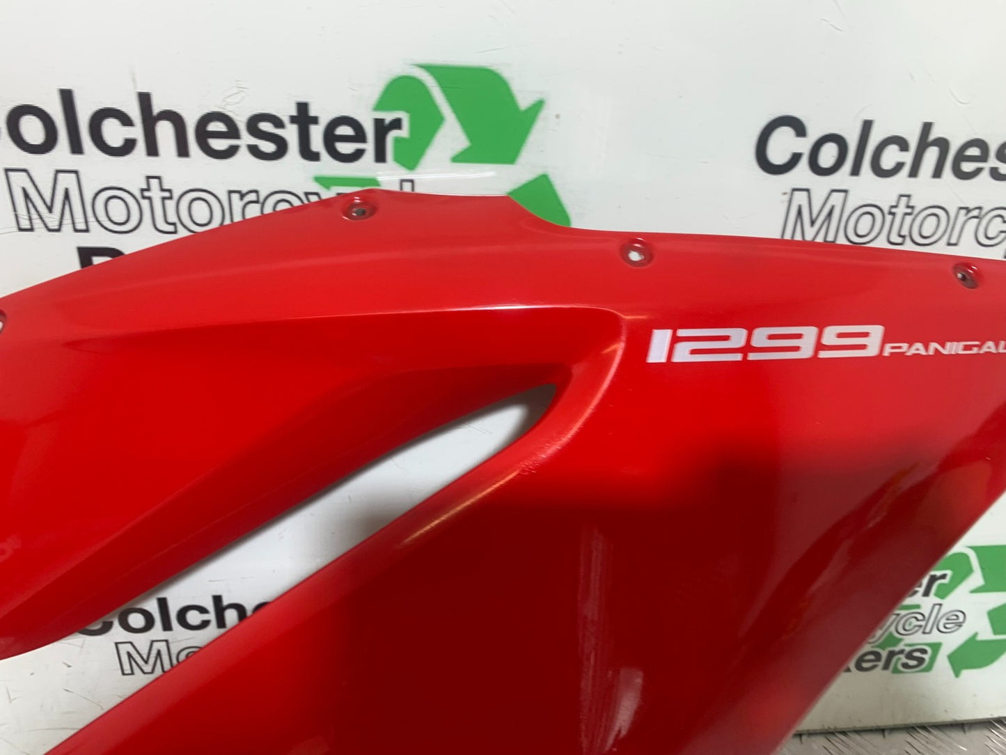 DUCATI 1299 PANIGALE RIGHT MIDDLE FAIRING PANEL YEAR 2016 (CMB 1187)