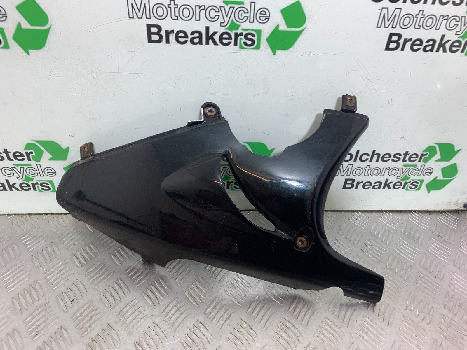 TRIUMPH 955i SPRINT ST LEFT BELLYPAN YEAR 1999-04 (CMB1230)