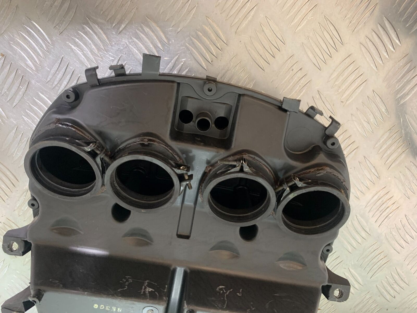 HONDA CBR1100 BLACKBIRD AIRBOX  YEAR 1996-1998 (CMB1017)