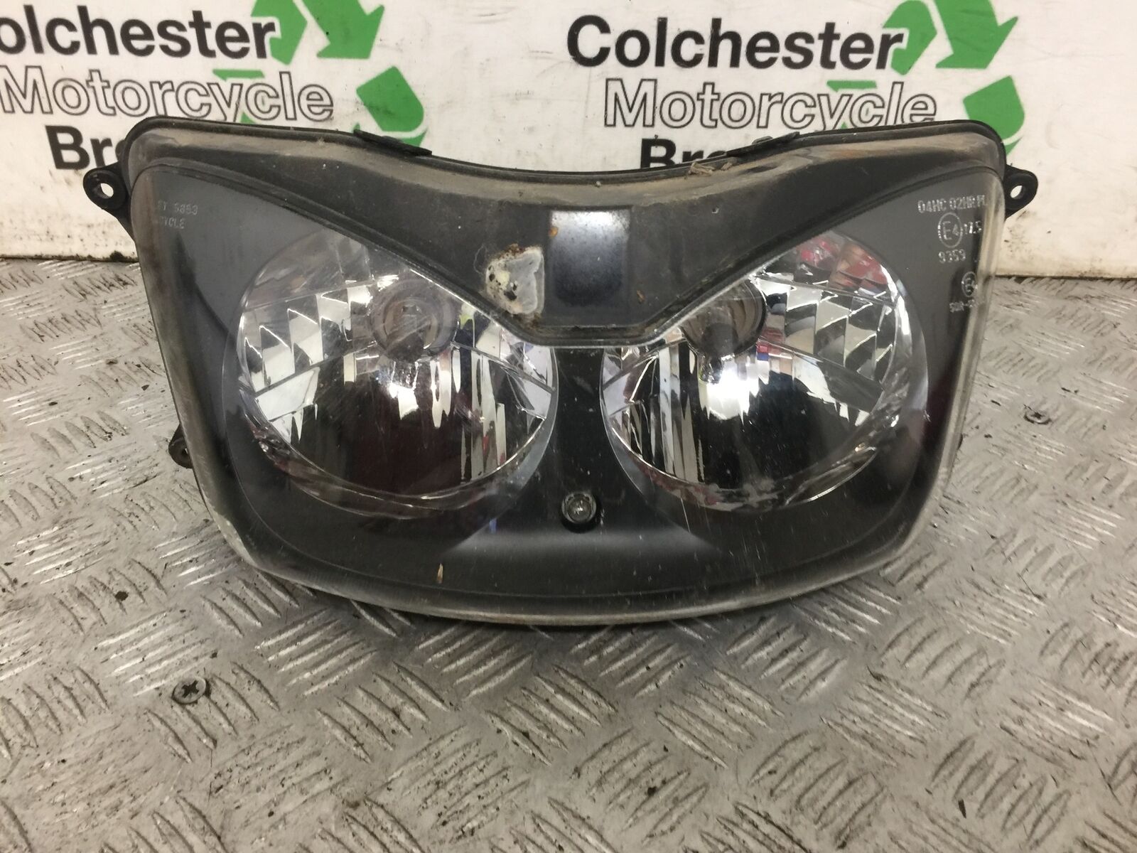 YAMAHA YZF1000 THUNDERACE HEADLIGHT  YEAR 1996 (STOCK 847)